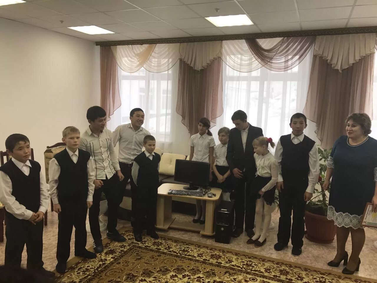 Эмблема школы интерната. Значок школы пансиона. Специальная коррекционная школа интернат no 2. Сочи мамайка интернат. Минусинск школа интернат.