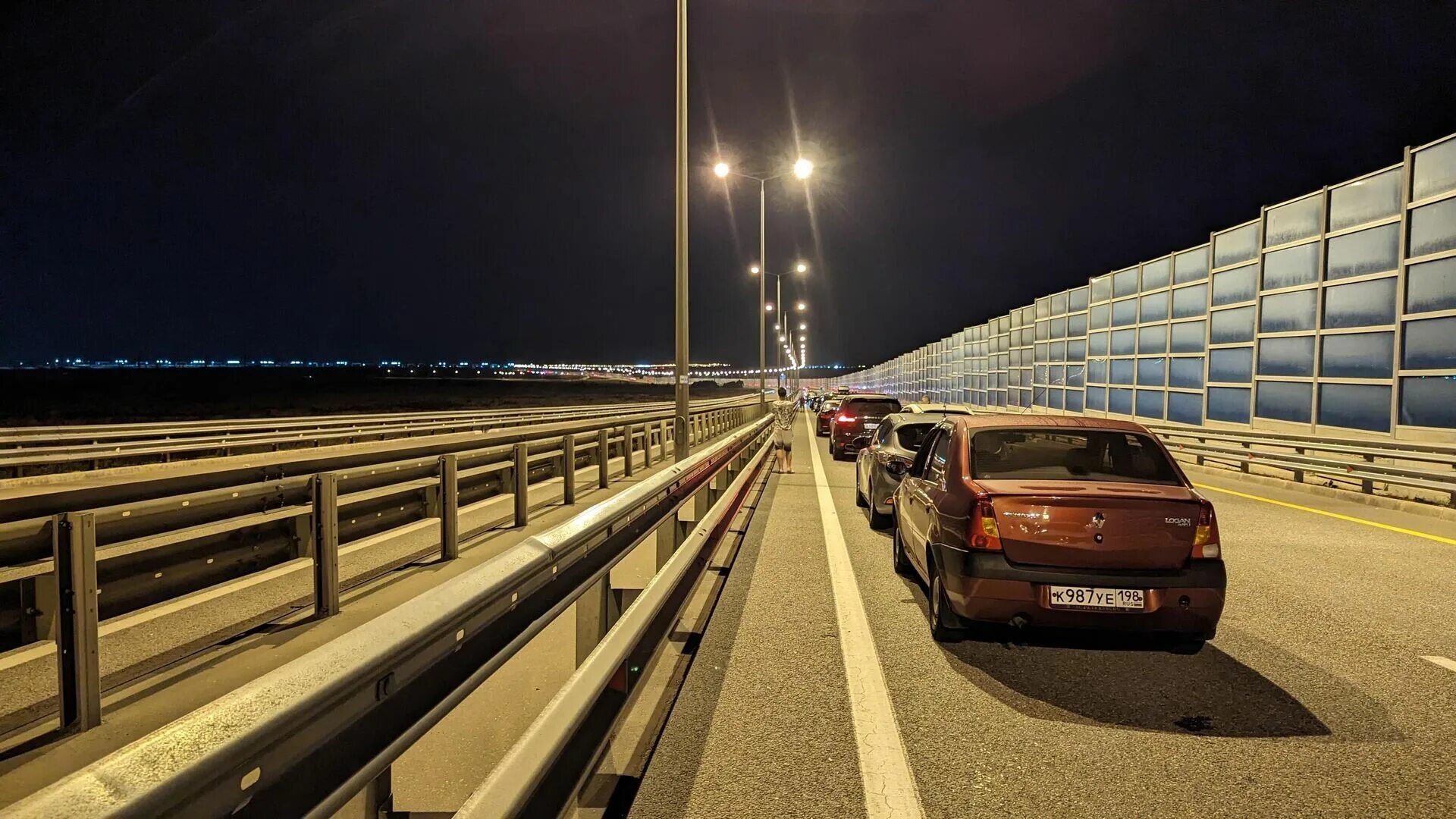 Остановлено движение по крымскому мосту. Чп на крымском мосту. мост мкад. дорога на крымский мост. крымский мост пробки.