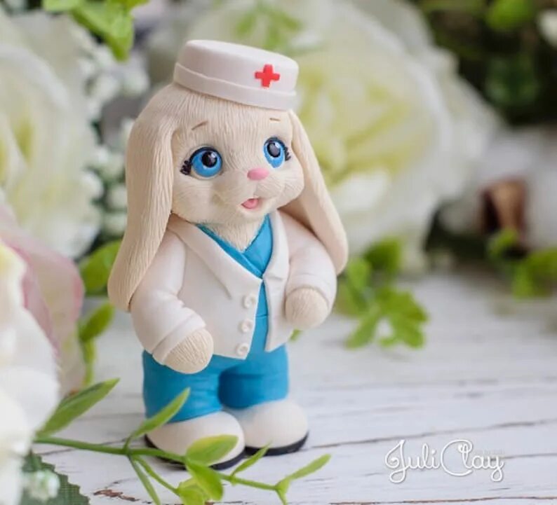 Зайка врач. Зайка врач фигурка. Зайка доктор игрушка. Тильда доктор. Игрушки мягкие для медиков.