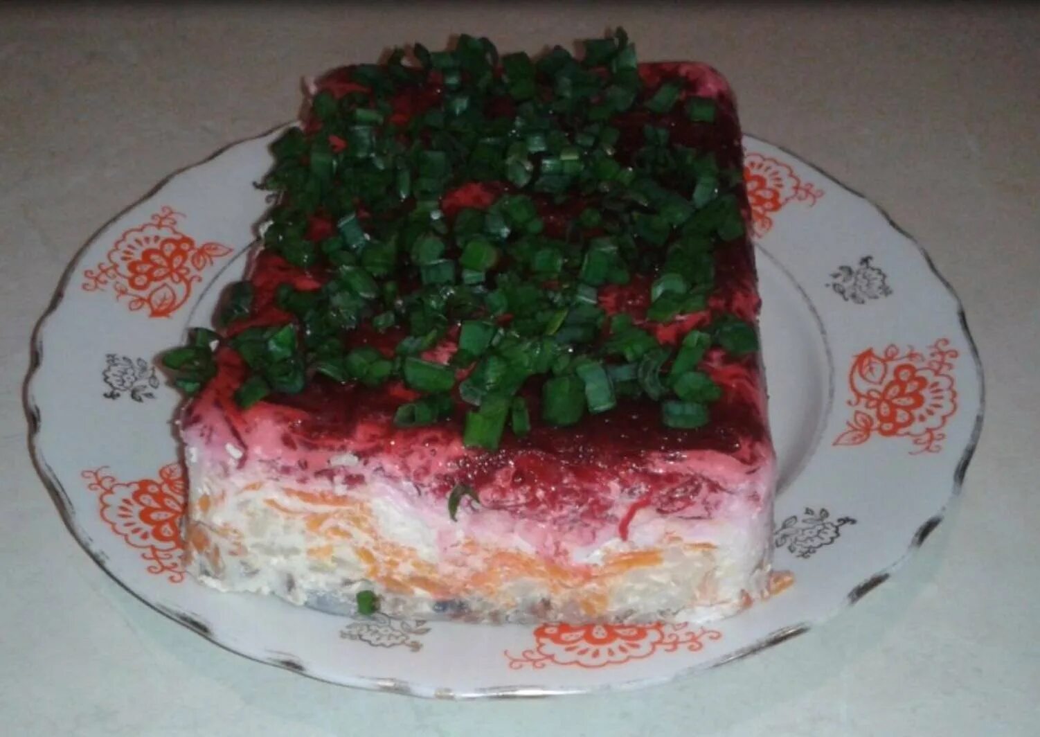 Селёдка под шубой с крабовыми палочками. Торт из селедки. Шуба с крабовыми палочками от ивлева. Салат под шубой с крабовыми палочками. Крабовое мясо под шубой.