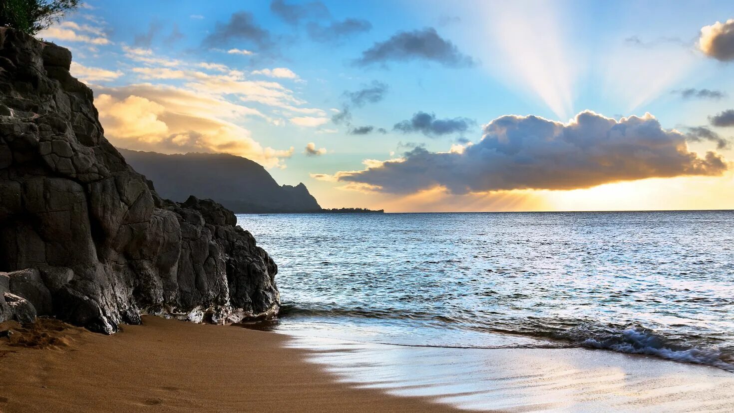 Слева море. Золотые пески анапа пляж. Море солнце. Красивое море. Карибское лазурное море.