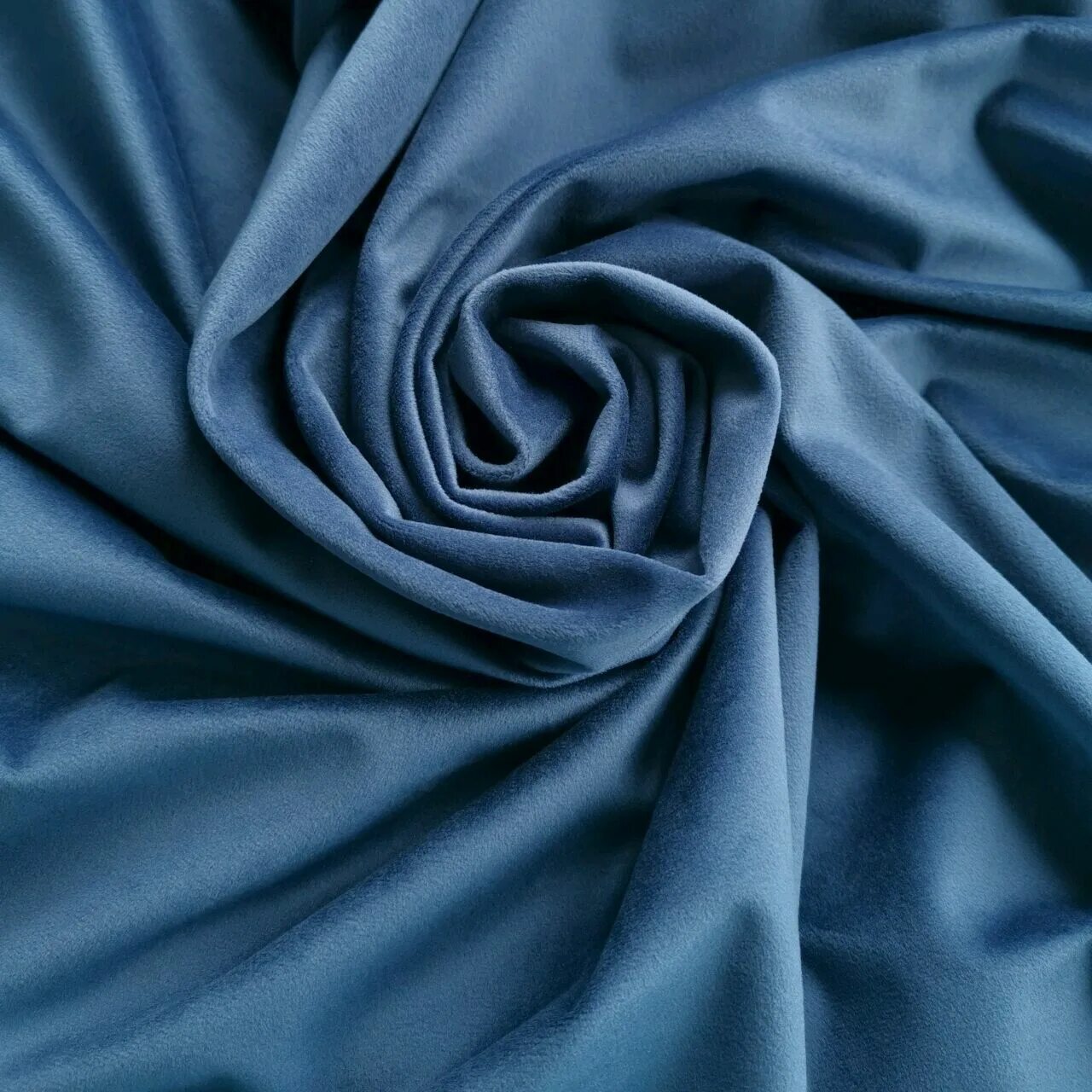 Стрейч велюр ткань. Бархат серо-голубой. Imperia dusty blue ткань. Бархат небесно-голубой. Ткань велюровая стрейчевая.