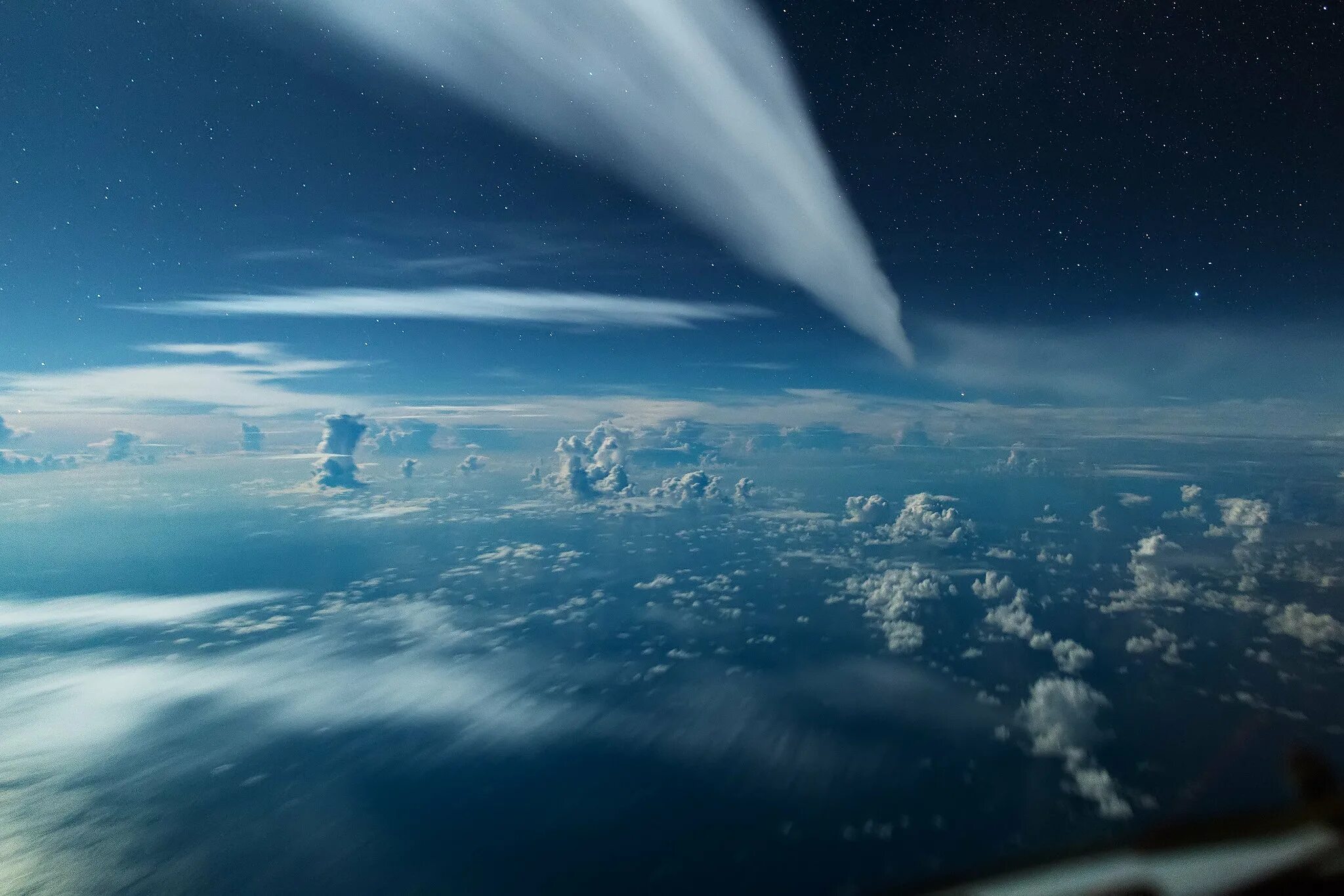 Земля из стратосферы. Атмосфера из космоса. Озоновый щит планеты. Стратосфера. Космос стратосфера.