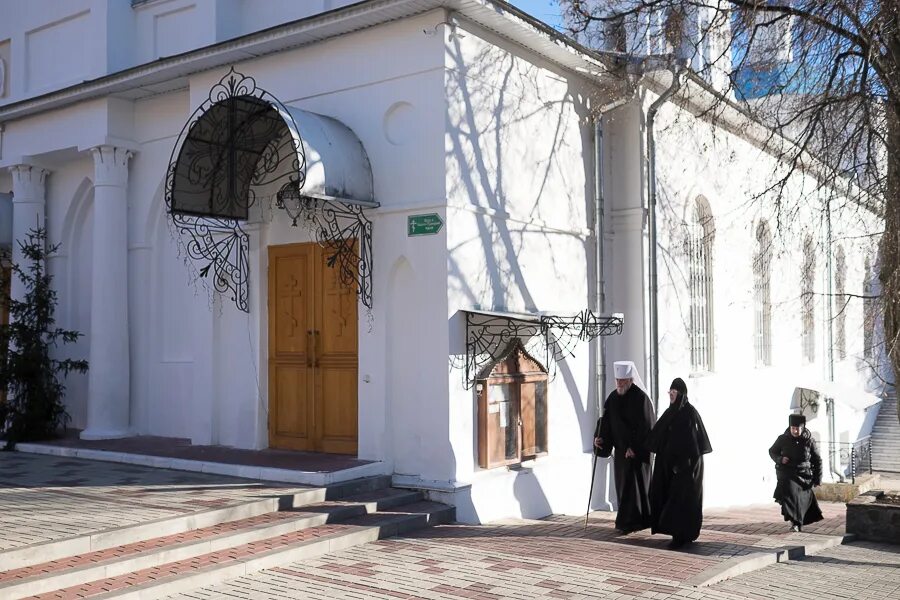 Курский Свято-Троицкий женский монастырь Курск. Женский монастырь Курск. Курский Свято Троицкий монастырь. Женский монастырь Курск адрес на Максима Горького фото. Свято троицком монастыре курск