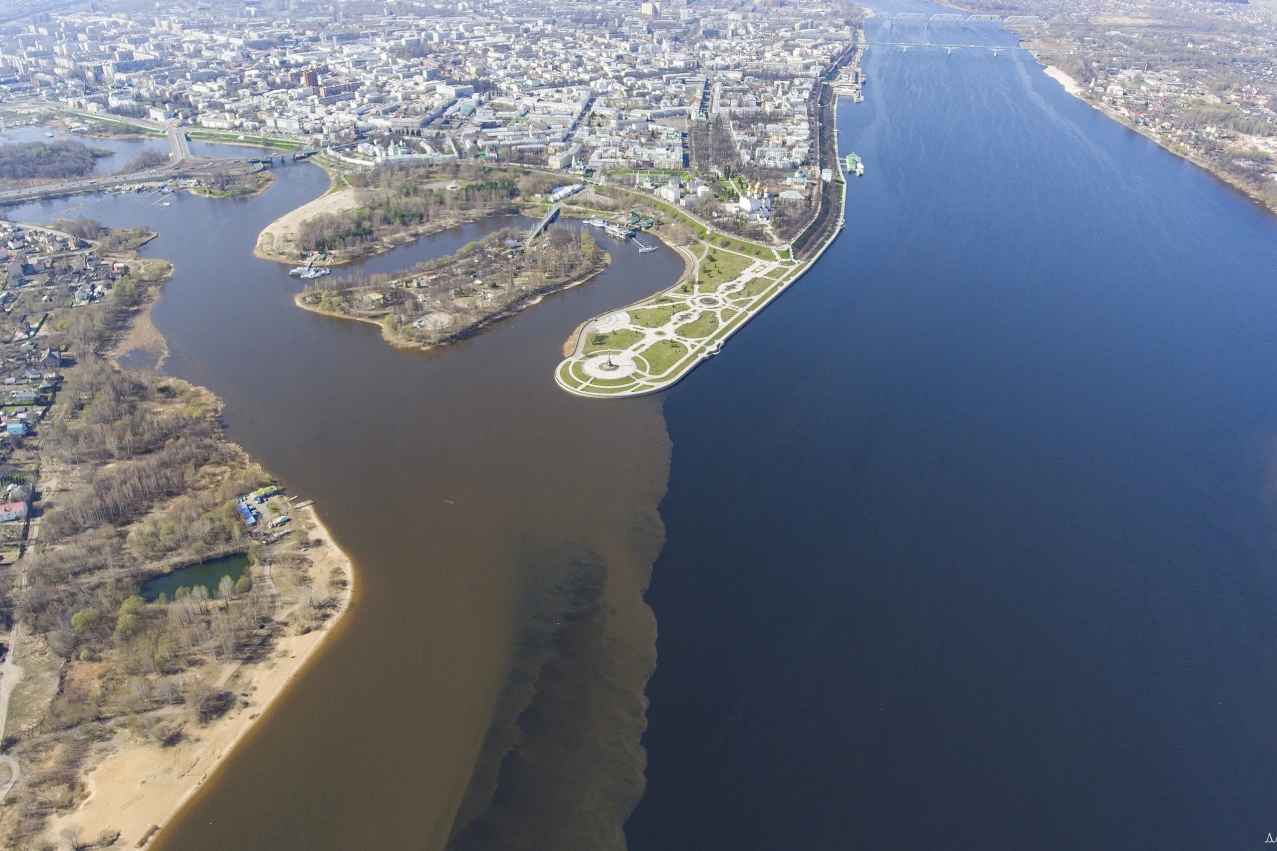 река омь впадает в иртыш в омске. слияние рек иртыш и омь. парк стрелка ярославль. карта реки волги с притоками. река волга путь на карте.