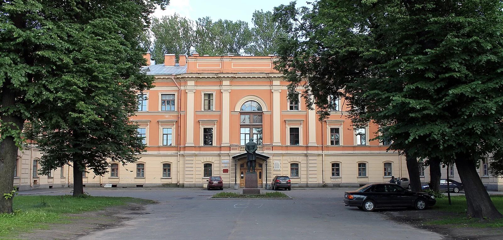 Военно медицинская больница. Клиника военно-полевой хирургии ВМА. Военно-медицинская Академия Санкт-Петербург военно Полевая хирургия. Здание клиники военно-полевой хирургии военно-медицинской Академии. Кафедра военно полевой хирургии ВМА Кирова.