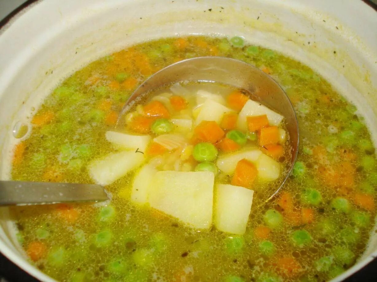 Вкусный овощной суп без мяса. Суп картофельный с зел горошком. гороховый суп с зеленым горошком. овощной суп с горохом. горох для супа.
