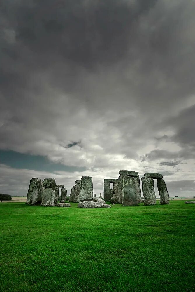 Stonehenge is perhaps the worlds. Стоунхендж Великобритания. Достопримечательности Великобритании Стоунхендж. Стоунхендж друиды. Камни в Англии Стоунхендж.