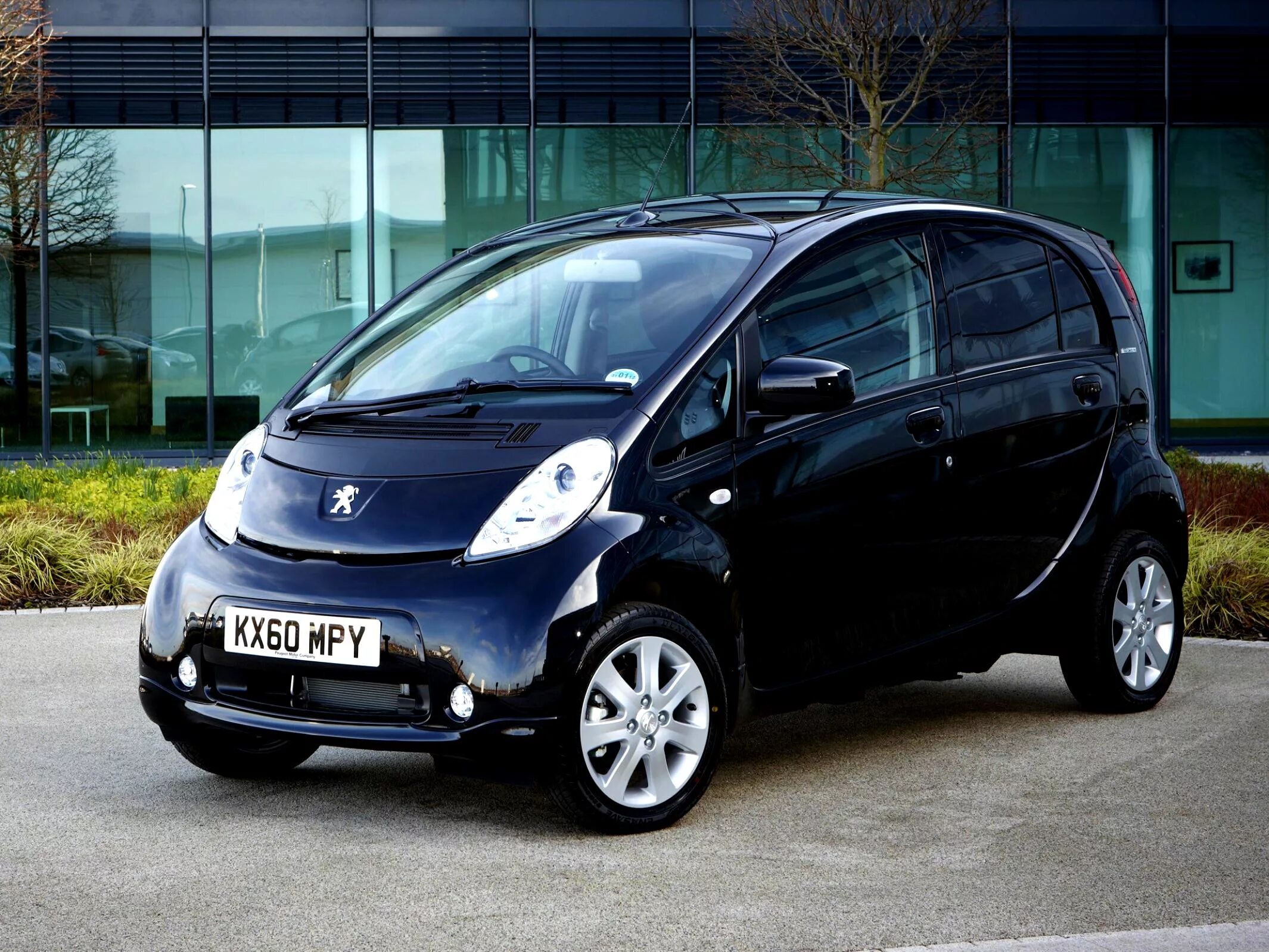 Peugeot mitsubishi. Электрокар Пежо ion. Mitsubishi i-MIEV И Citroen c-Zero. Peugeot icon. Peugeot ion 2015.