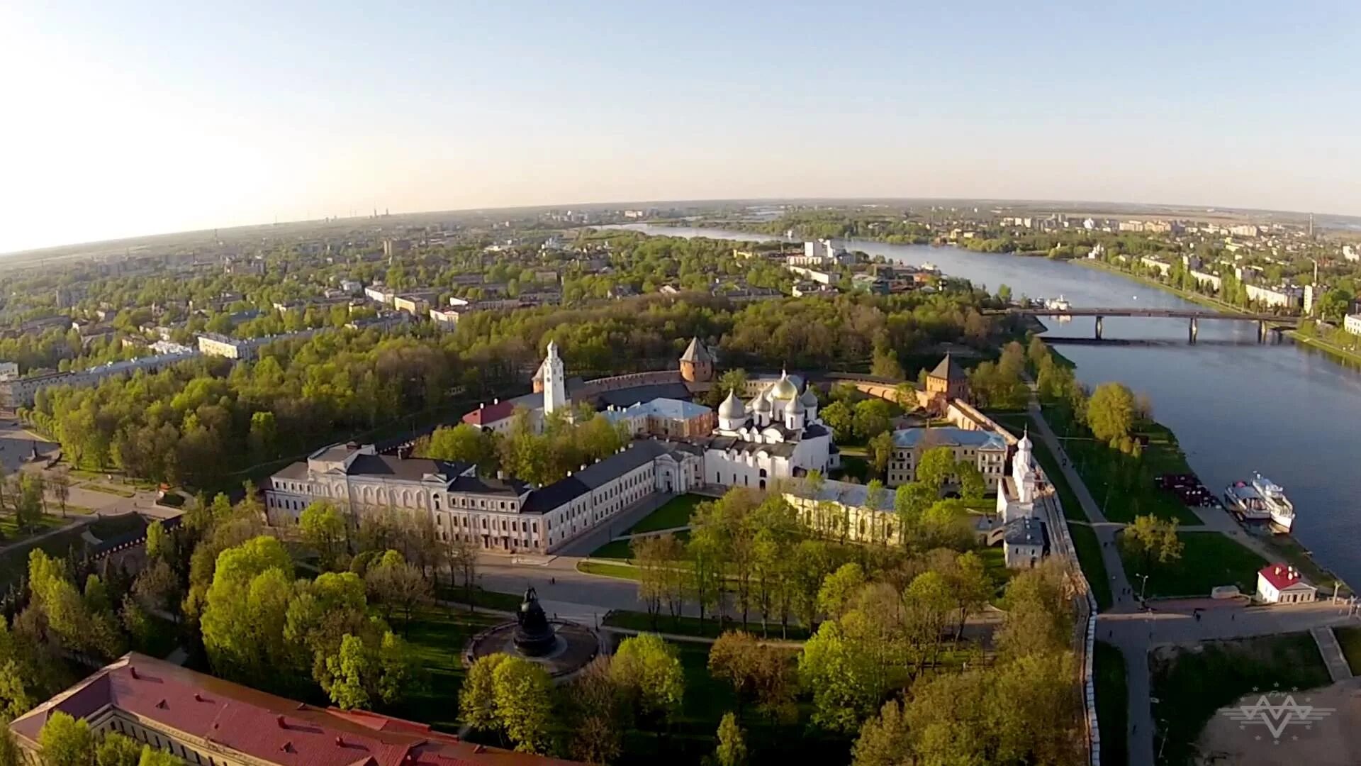 Ано великого новгорода. Великий Новгород с высоты птичьего полета. Великий Новгород Кремль с высоты птичьего полета. Великий Новгород виды города. Великий Новгород панорама.