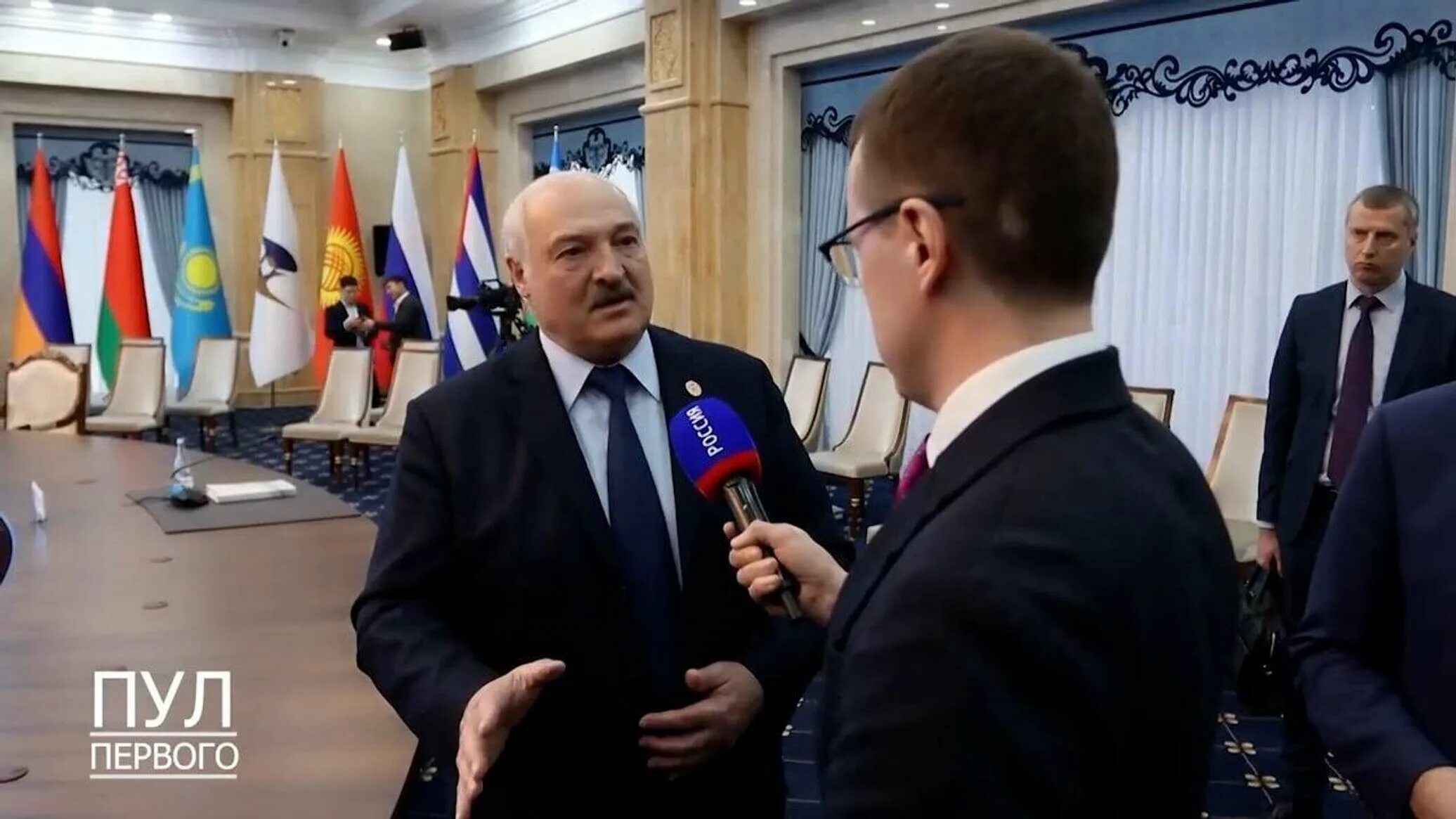 Лукашенко с украинскими президентами. Журналист Лукашенко корреспондент. Украина 2021 год. Минские соглашения.