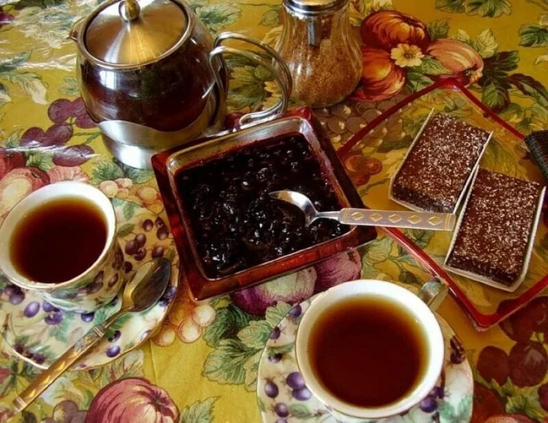 Чай в 2 день рождения. Чайный стол для гостей. Чашка чая. Чай табо фото. Чай в 2 день рождения.