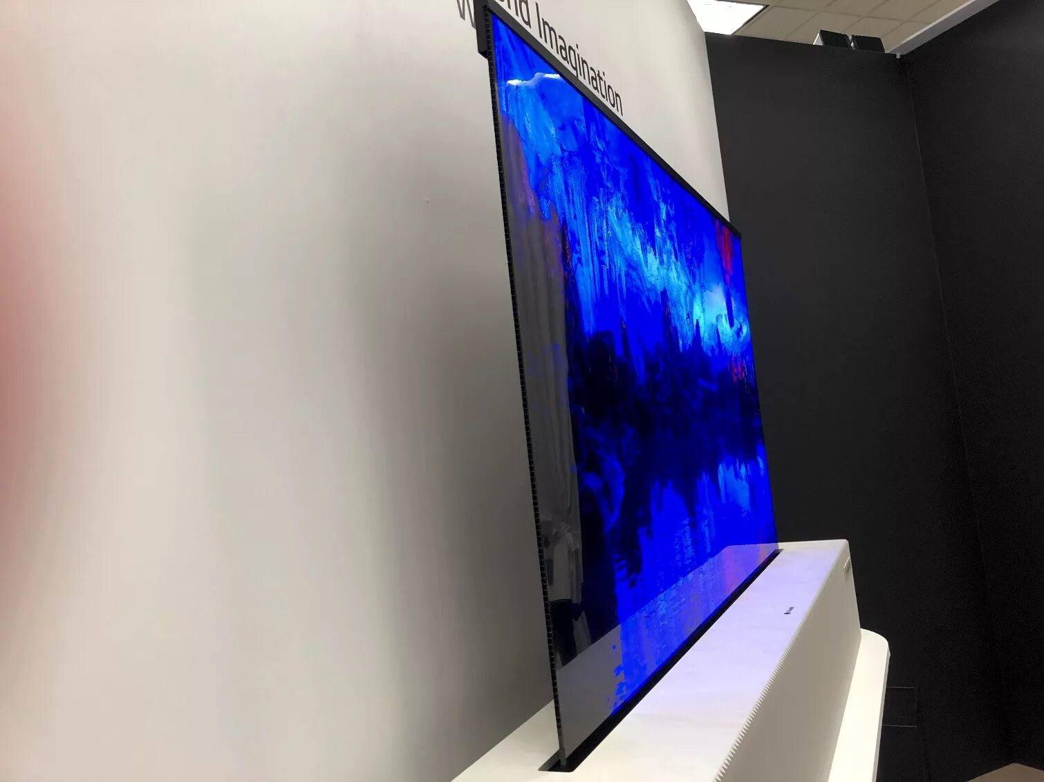 Олед версия. Lg rollable tv. олед экран lg. samsung display oled. oled мониторы lg.