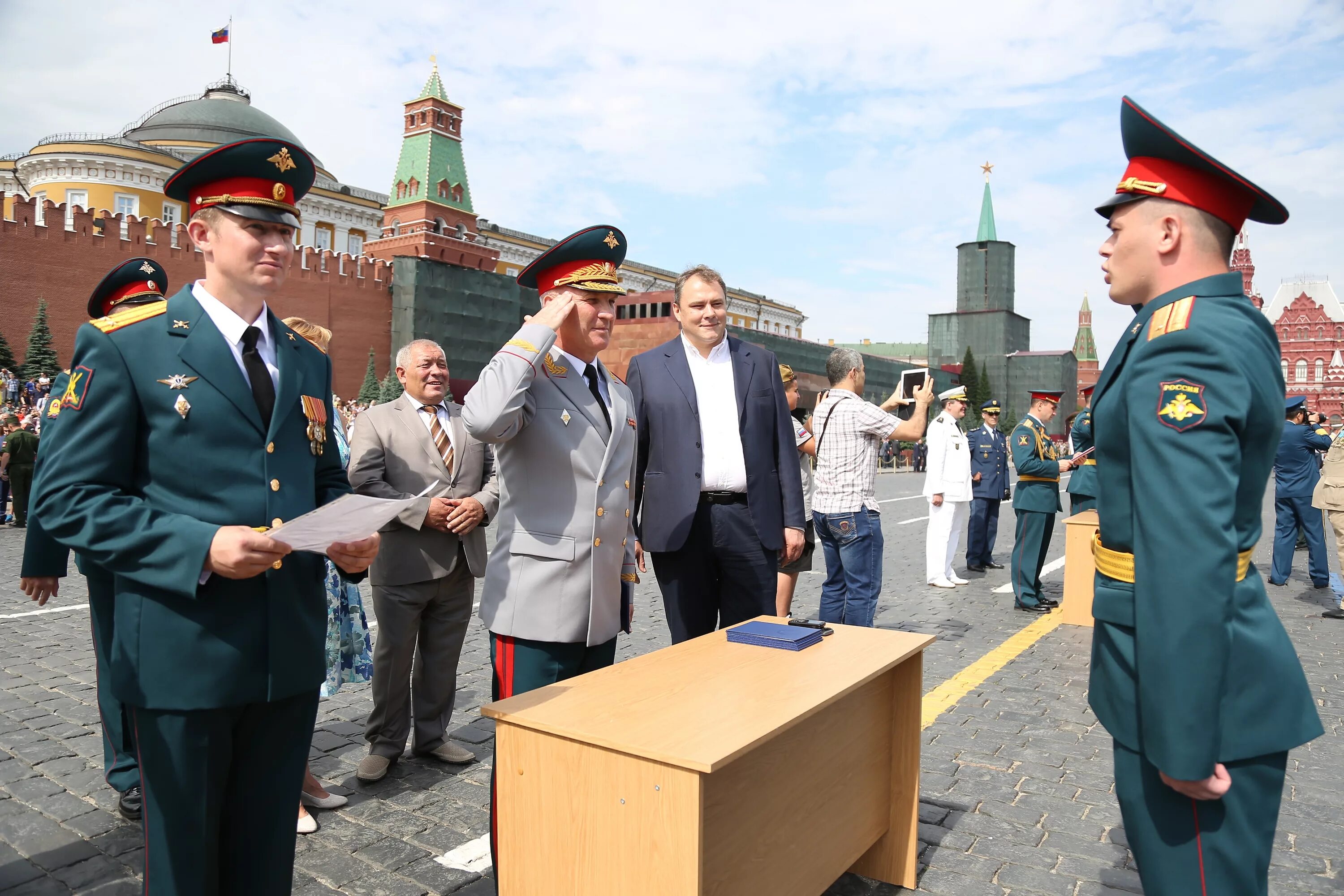 Московский военный. Московское высшее командное училище. Московское военное общевойсковое командное училище. МВВКУ Московское высшее военное командное училище военный. Московское Кремлевское военное училище.