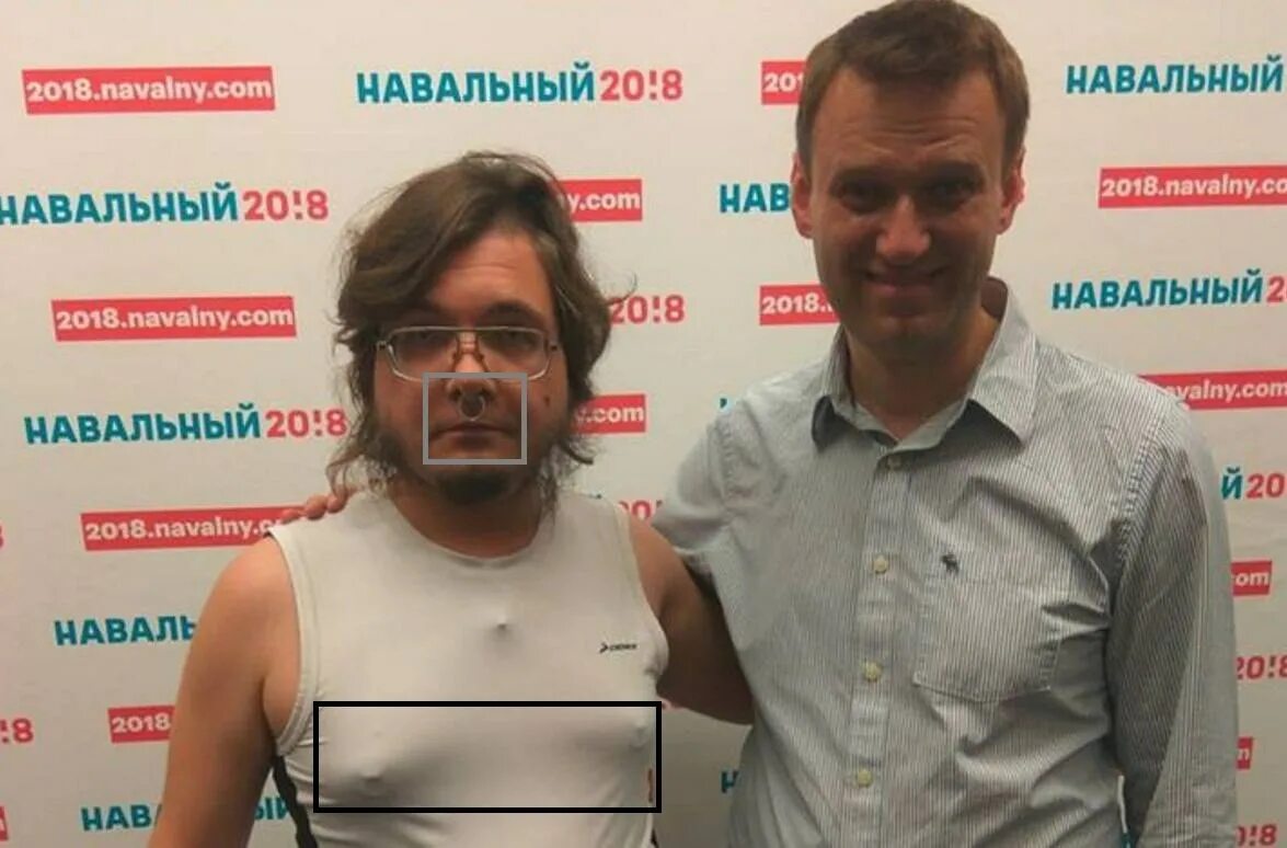 Сколько лет было навальному на момент. Навальный негр. Навальный негр фото. Электорат Навального. Навальный Возраст.