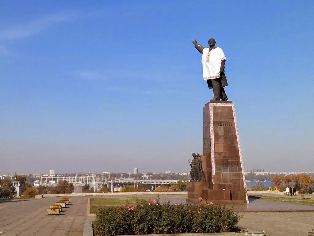 Днепрогэс памятник ленину. Запорожье ленина. Город запорожье проспект ленина. Запорожье памятник ленину днепрогэс. Запорожье ленина.