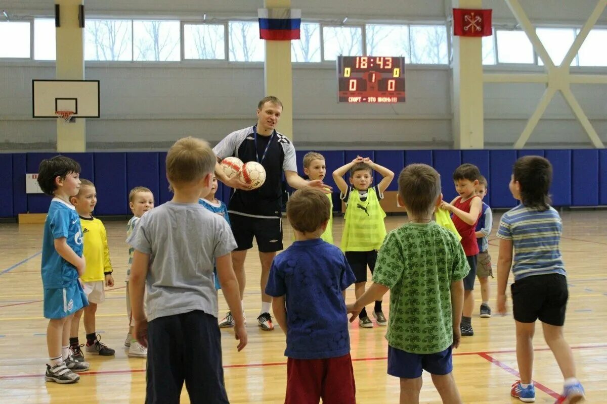 Спортивные кружки школе. Спортивные секции в школе. Спортивный кружок в школе. Спортивный кружок для детей. Школьные спортивные кружки.