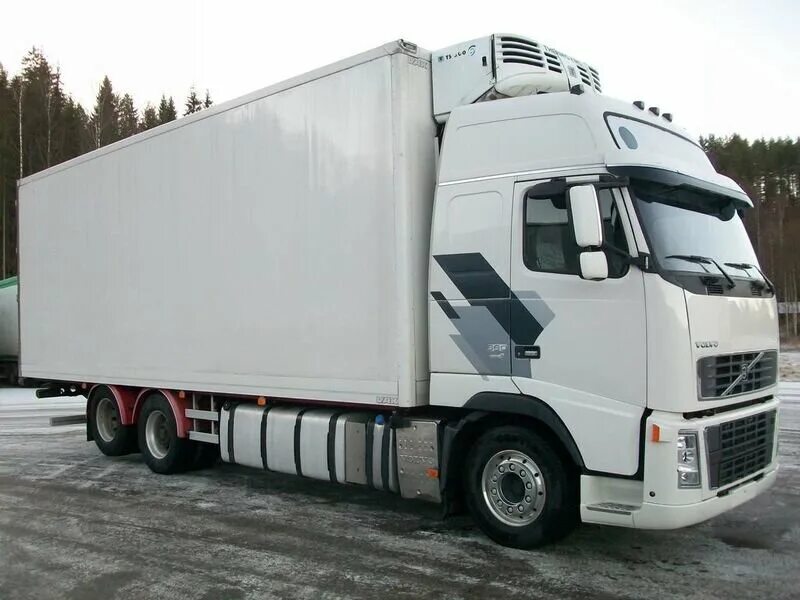 Купить вольво б у россия. Вольво FH 15 тонник. Volvo fh12 (изотермический фургон). Volvo fh12 рефрижератор. Volvo FH 400 изотермический фургон.