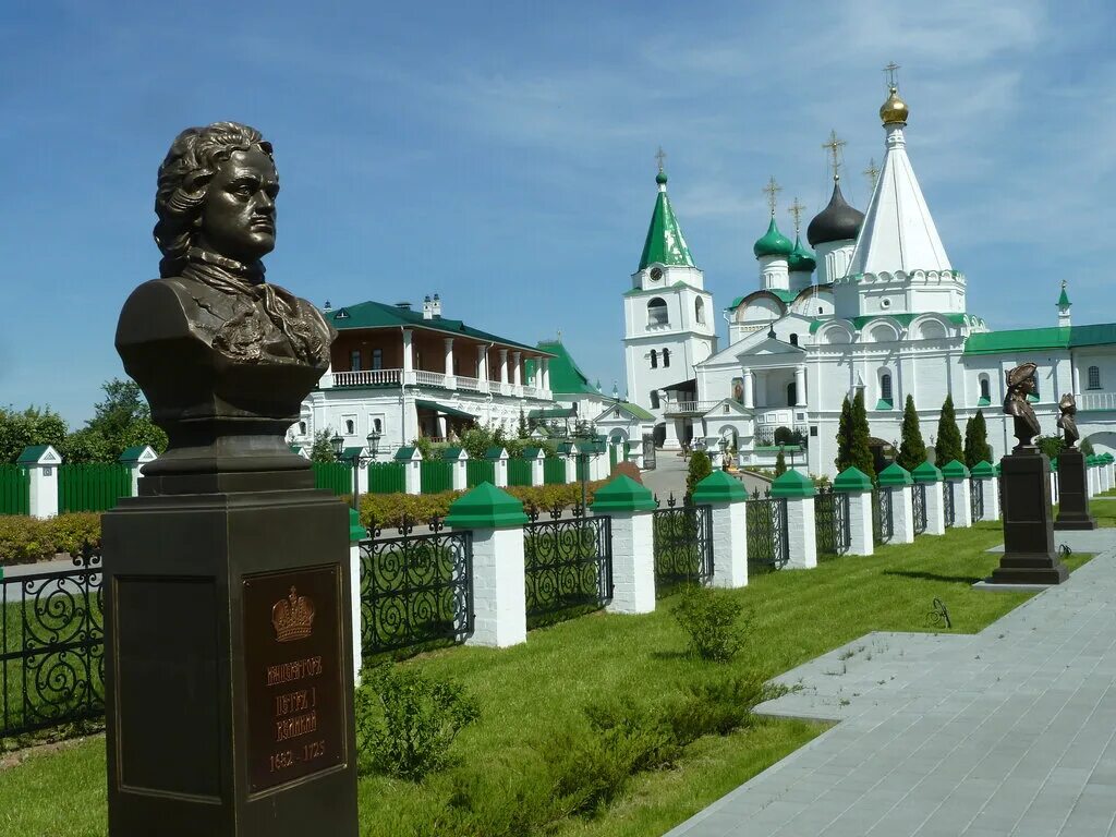 Нижний новгород за один день. Главная достопримечательность Нижнего Новгорода. Нижний Новгород даспромечательность. Нижне Новгородский достопримечательности. Храм Пешношский монастырь колокольня.