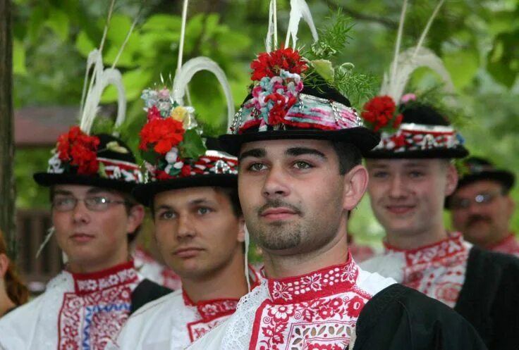 Герой чешского народа. Национальный костюм Чехии. Чехи народ. Моравия национальный костюм. Словаки мужчины.