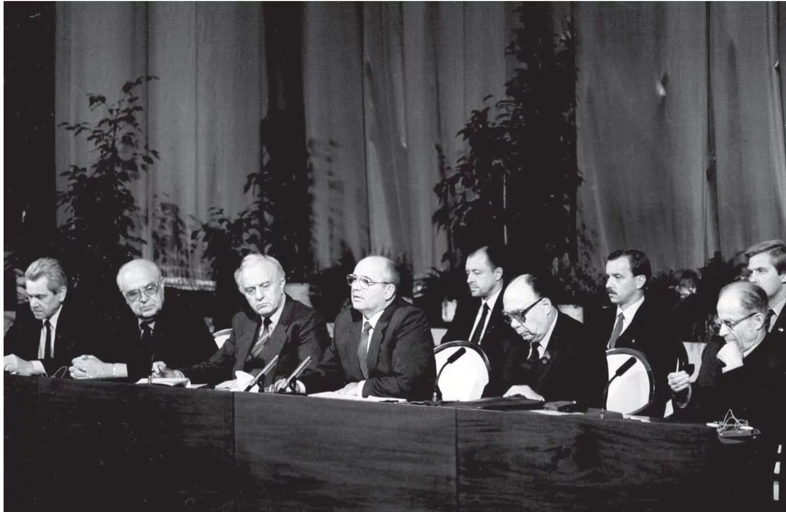 Май 1955 подписание в варшаве. Май 1955 подписание в варшаве. Варшавское совещание 1955. Варшавский пакт подписание. Политический консультативный комитет овд.