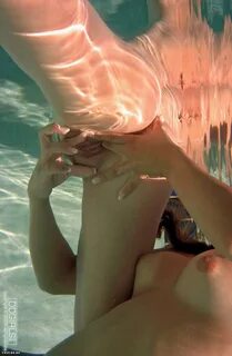 Slideshow fingering underwater.