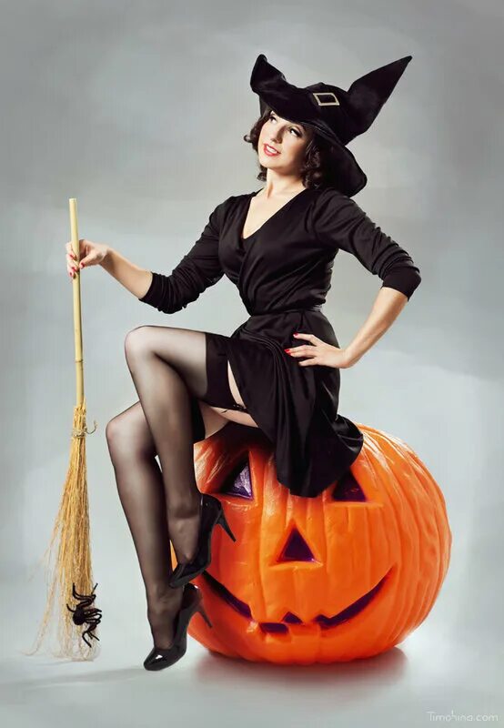 баба хэллоуин. колдунья хэллоуин. ведьма с тыквой. ангелика роуз helloween. анжелика роуз косплей хэллоуин.