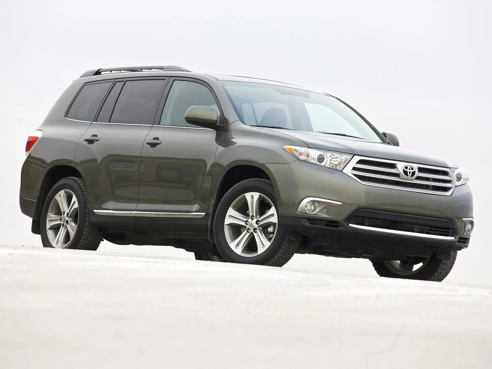 Toyota highlander 2. тойота хайлендер 2012 рестайлинг. тойота хайлендер второе поколение рестайлинг. хайлендер 2 рестайлинг. Toyota highlander 2013 черный.