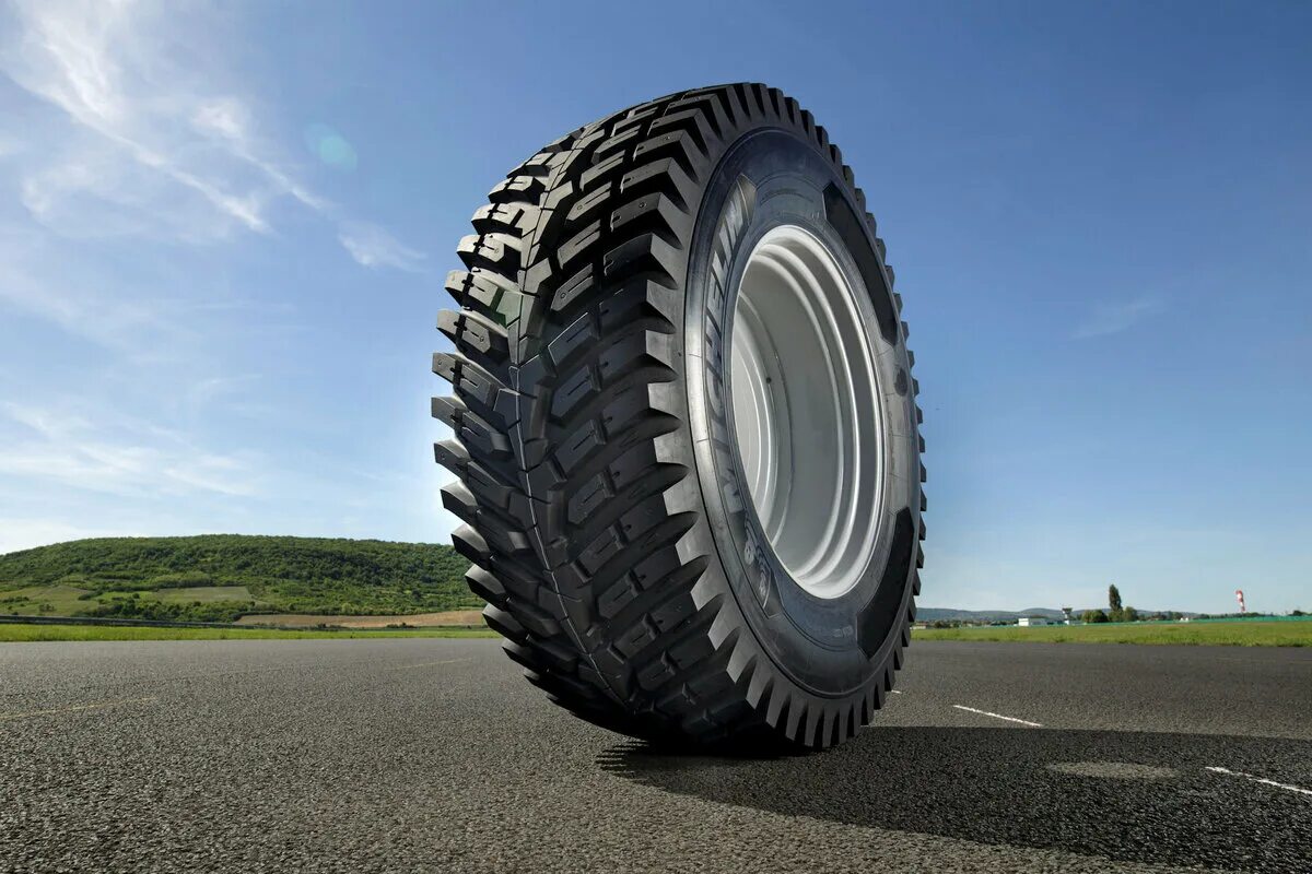 Шины на фуру. Michelin tyres. michelin сельхозшина. mishlene шины. michelin truck tires.