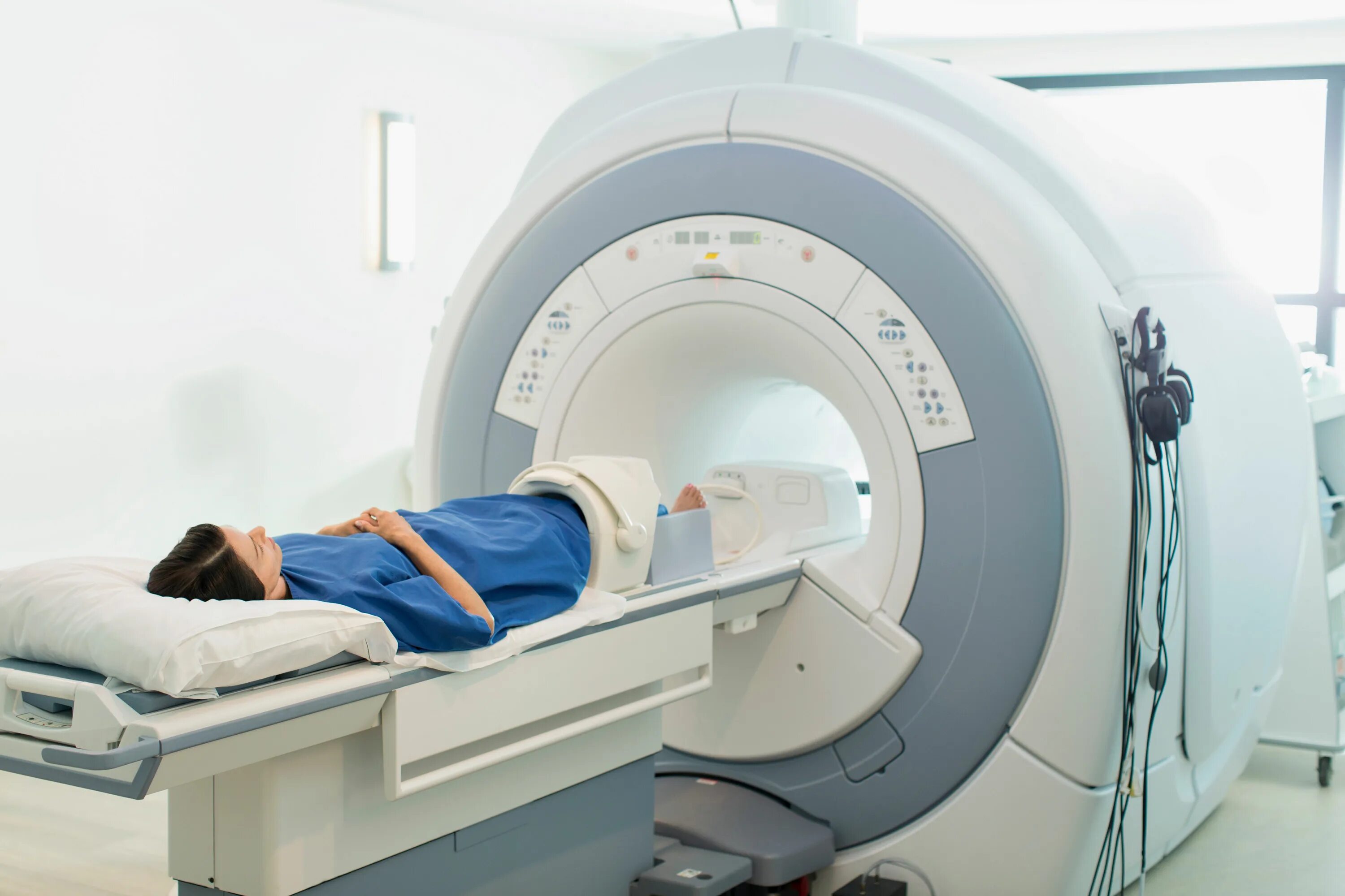 Что такое ркт. Компьютерная рентгеновская и магнитно-резонансная томография. Мультиспиральная компьютерная томография снимок. Мультиспиральная магнитно-резонансная томография. Аппарат РКТ медицина.