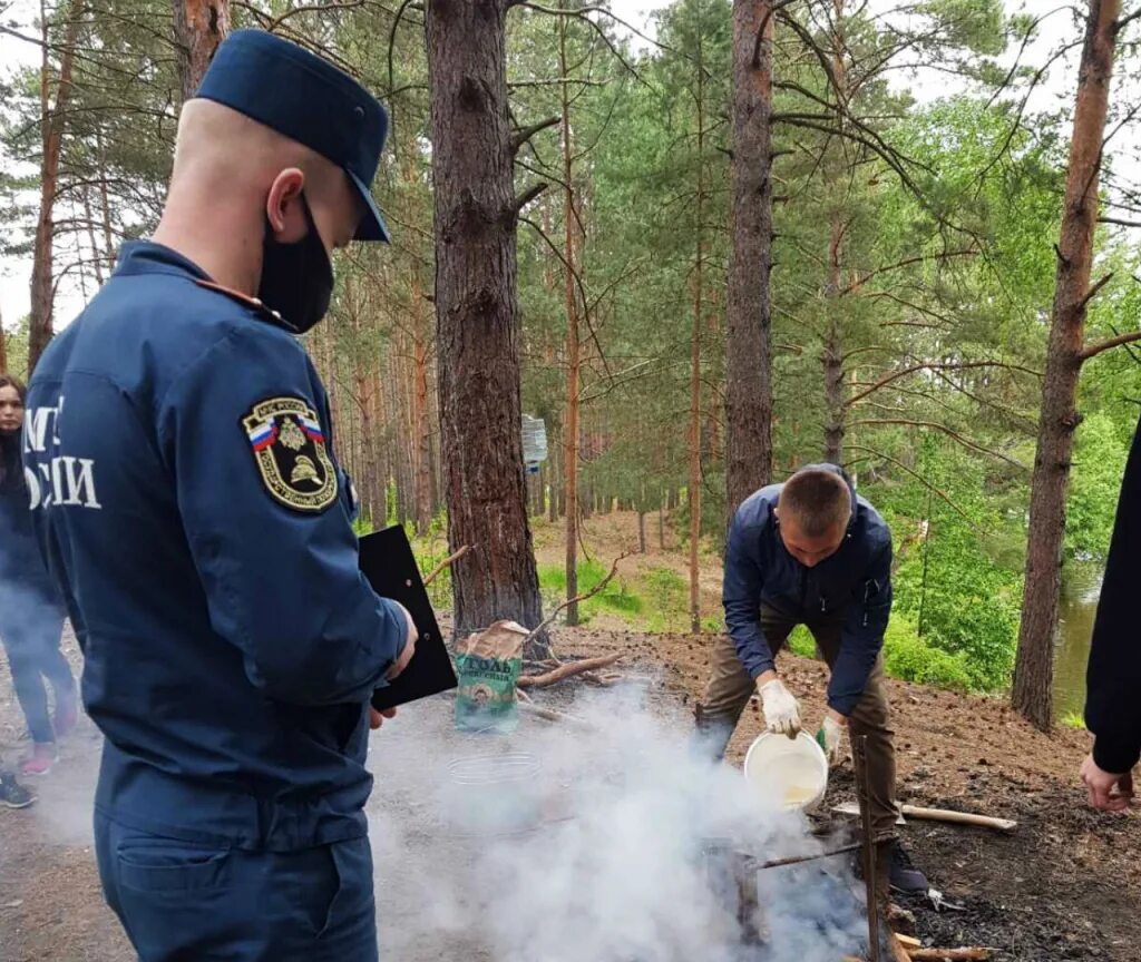 Нарушение противопожарного режима ответственность. Нарушение пожарной безопасности в лесу. нарушение пожарной безопасности в леса. нарушители противопожарного режима. нарушение правил пожарной безопасности в лесах.