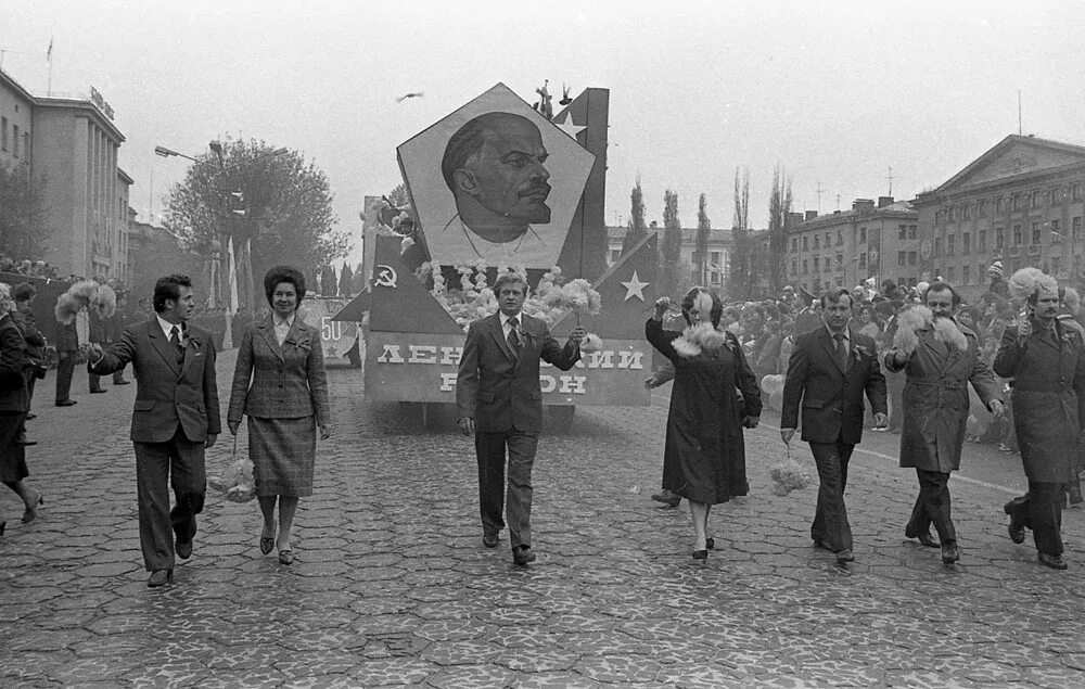 Брест 1 мая. Демонстрация 1 мая 80-е годы. демонстрация 1 мая. демонстрация 1 мая в 80 годах. первое мая 1978 год.