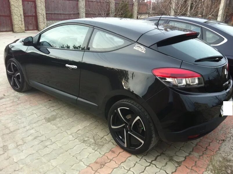 Литой диски рено меган 3. Диски alutec shark r17. диски alutec shark (алютек шарк). renault megane 3 r18. диски рено меган 3 чёрный.