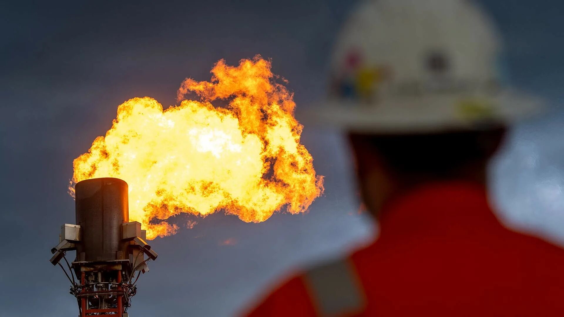 Энергия сжигания газа. Факел газа. Газовый факел в США. Газовый факел Россия. ГАЗ В Европе.