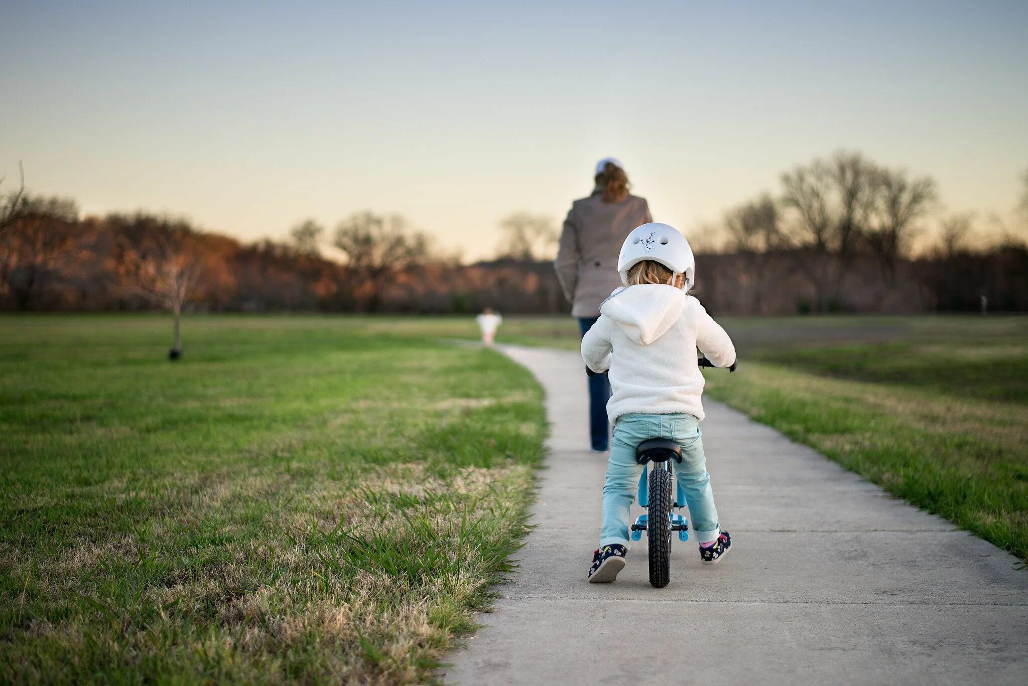 Ride a Bike. Kids Ride a Bike. Скорость для детей. Kid riding a Bike. Like to ride a bike