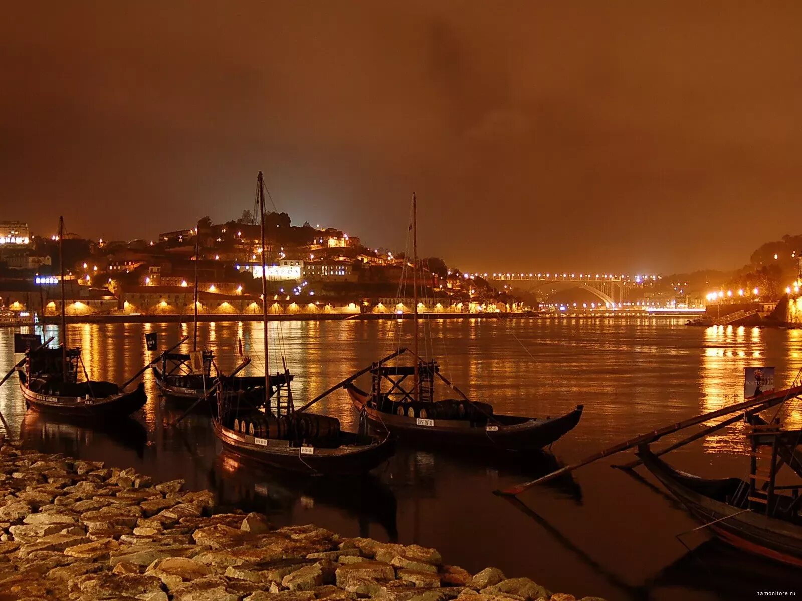 Brown city. Ночной порту Португалия. Португалия Эстетика. Лиссабон набережная Портовая. Портовый город ночью.