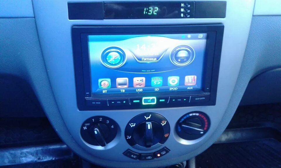 Штатная магнитола лачетти седан. Шевроле лачетти 2007 магнитола. Магнитола для лачетти седан. Магнитофон лачетти. Андроид магнитола 2 din лачетти.