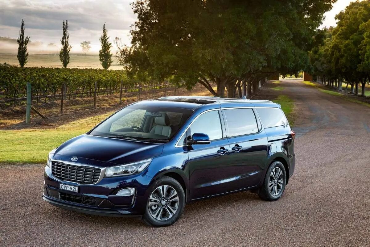 Купить новый карнивал. Kia минивэн Carnival 2020. Kia Carnival 2018. Кия минивэн Карнивал 2021. Минивэн Киа Карнивал 2018.