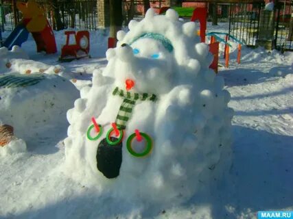 Ежик из снега в детском