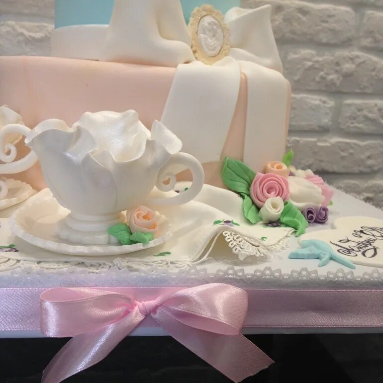 Украшение торта на 20 лет свадьбы. Торт на фарфоровую свадьбу. Тортики на годовщину свадьбы 20 лет. Торт на фарфоровую свадьбу 20 лет. Фарфоровая свадьба 20