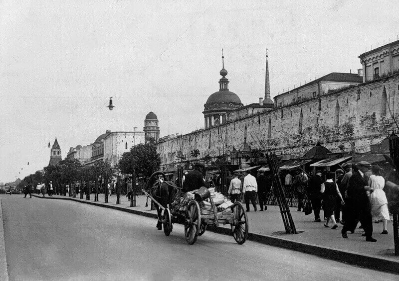 Москва в 1925 году. Китайгородская стена ильинские ворота. китайгородская стена на площади революции. китайгородская стена москва 19 век. китай город до революции.