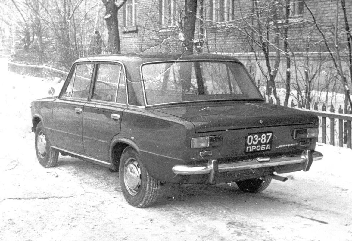 Москвич 412 и ВАЗ 2101. ВАЗ-2101-94. ВАЗ 2101 на конвейере. ВАЗ 2101 Жигули с завода. Первые автомобили ваз