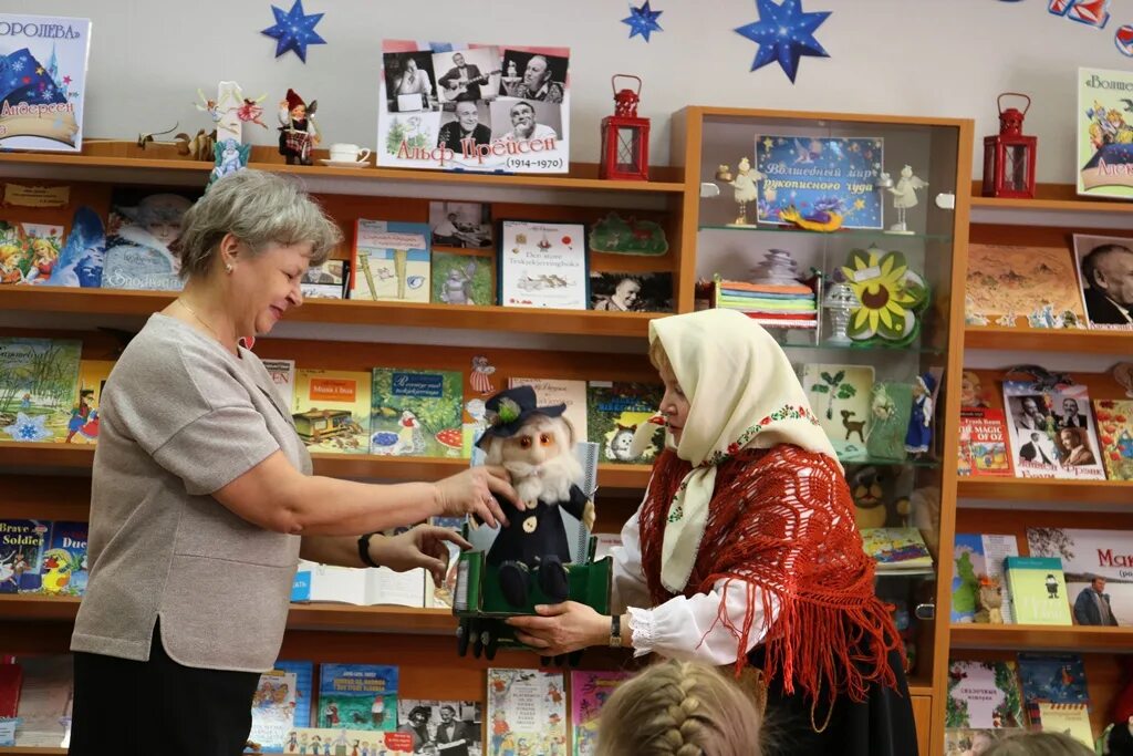 сценарий выставки волшебство умелых рук. выставка волшебство. мероприятия в декабре в библиотеке. музеев чарующий мир книжная выставка. выставка волшебство.