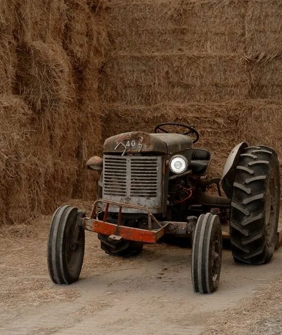 Купить старый трактор. Старинные трактора. Старый трактор. Ретро трактор. Винтажные трактора.