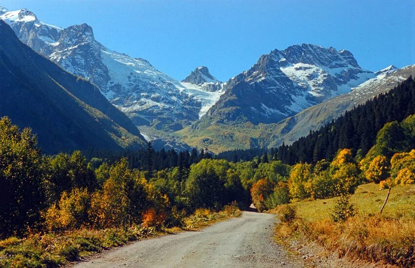 Гора алибек в домбае. Альпийский лагерь алибек. Алибек альмадиев. Алибек. Алибек.
