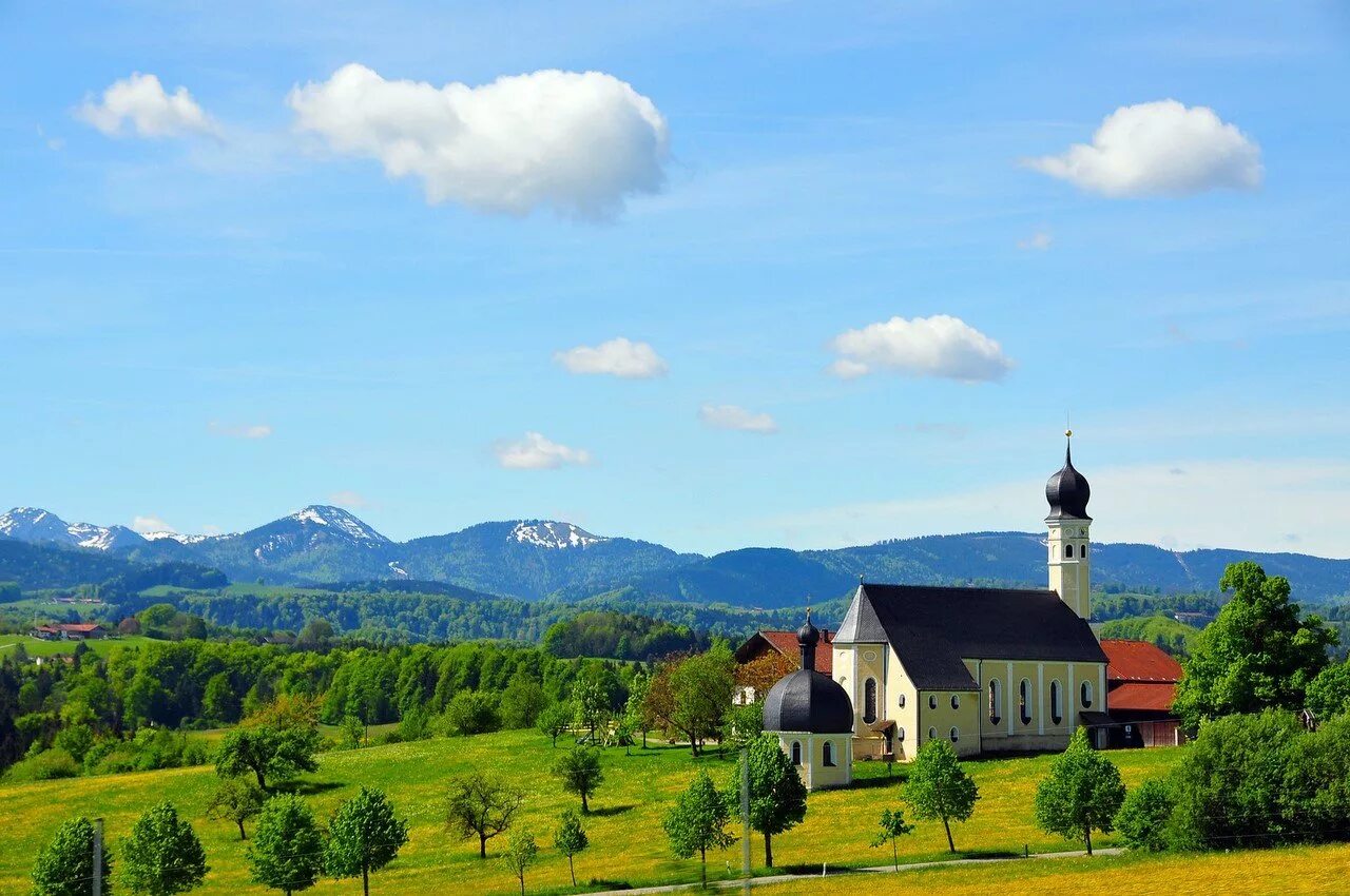 Bavaria germany. Бавария земля Германии. Бавария Мюнхен земля. Планегг Бавария Германия. Холмы штуфенланда Бавария.