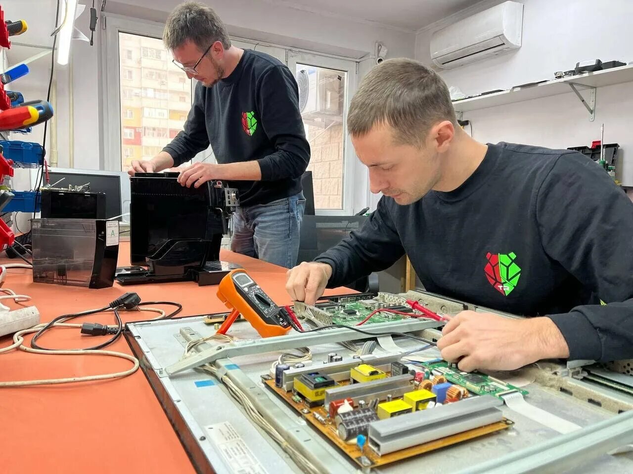 ремонт тв. починка телевизора. частный мастер по ремонту телевизоров. мастер по ремонту телевизоров. ремонт телевизоров.