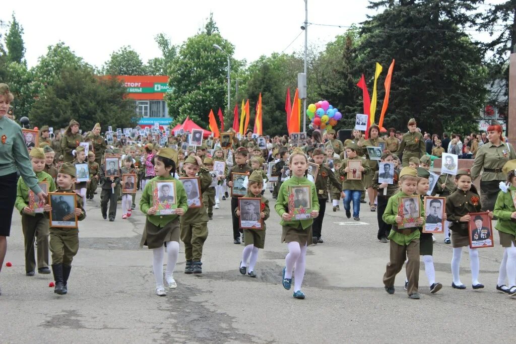 Погода г георгиевск. Бессмертный полк Георгиевск. 9 Мая Георгиевск Бессмертный полк. Праздник Победы в Георгиевске. День города Георгиевск фото.