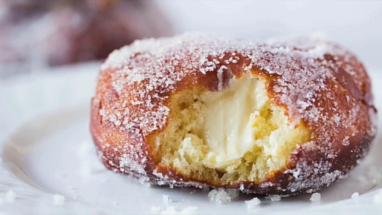 Берлинеры с заварным кремом. Пончик с кремом. Crispy cream пончики. Крем для пончиков. Пончик с глазурью.