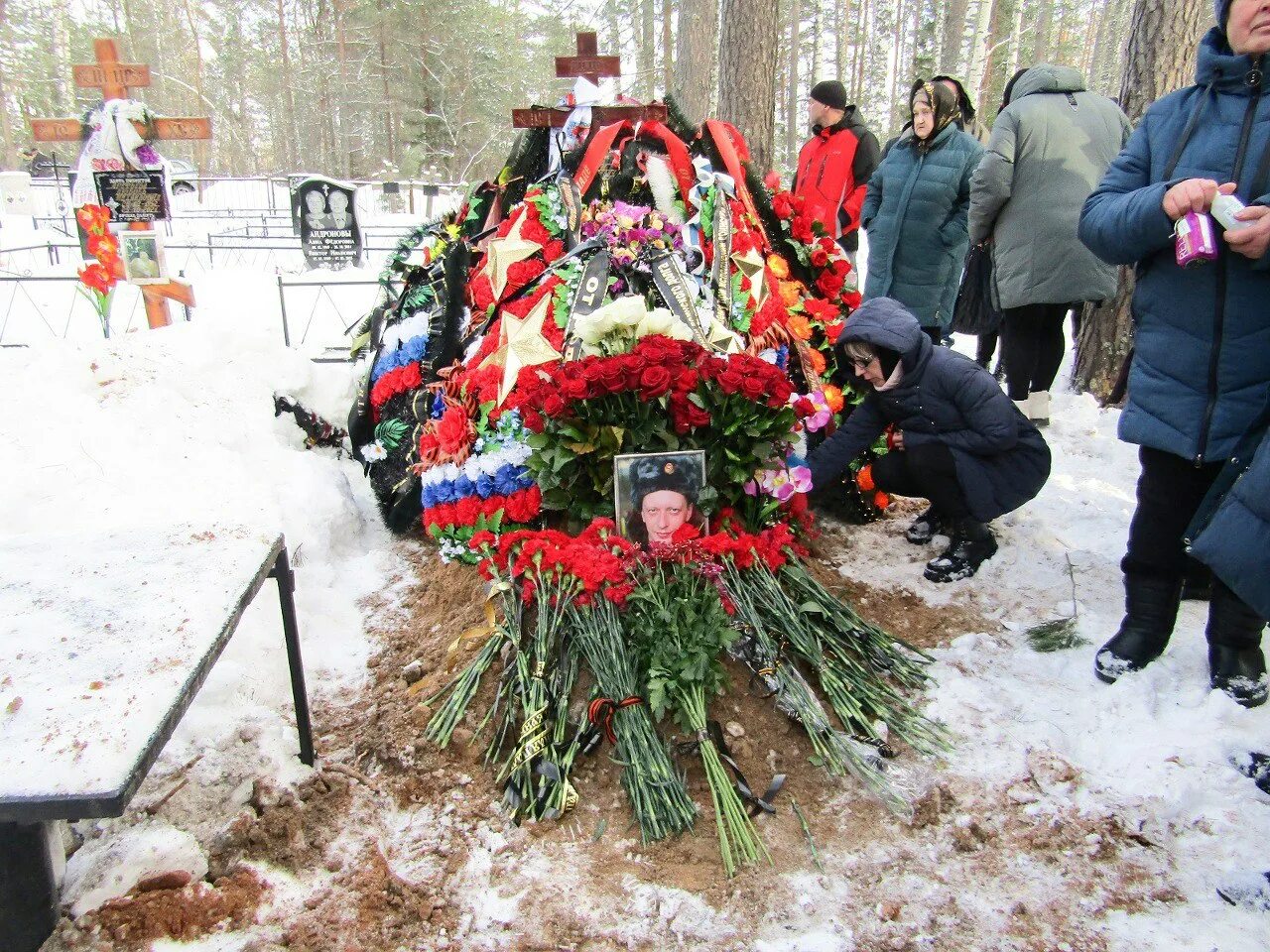 Во Владимирской области простились. Простились с погибшим в Ярославской. Прощание с погибшим на Украине.